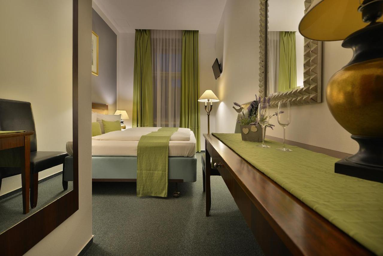 Prague Season Three Stars Otel Dış mekan fotoğraf