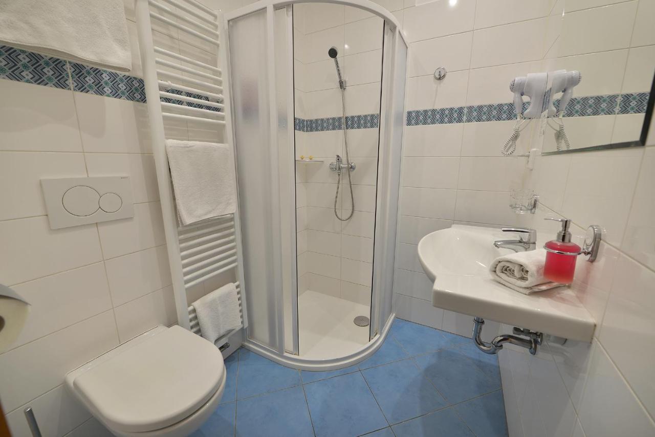 Prague Season Three Stars Otel Dış mekan fotoğraf